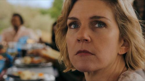 نقد و بررسی سریال پلوریبوس Pluribus