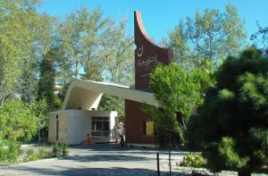 راهنمای انتخاب بهترین آموزشگاه زبان در تهران (آپدیت ۱۴۰۴)
